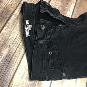 17/21 Black, Exclusive Denim